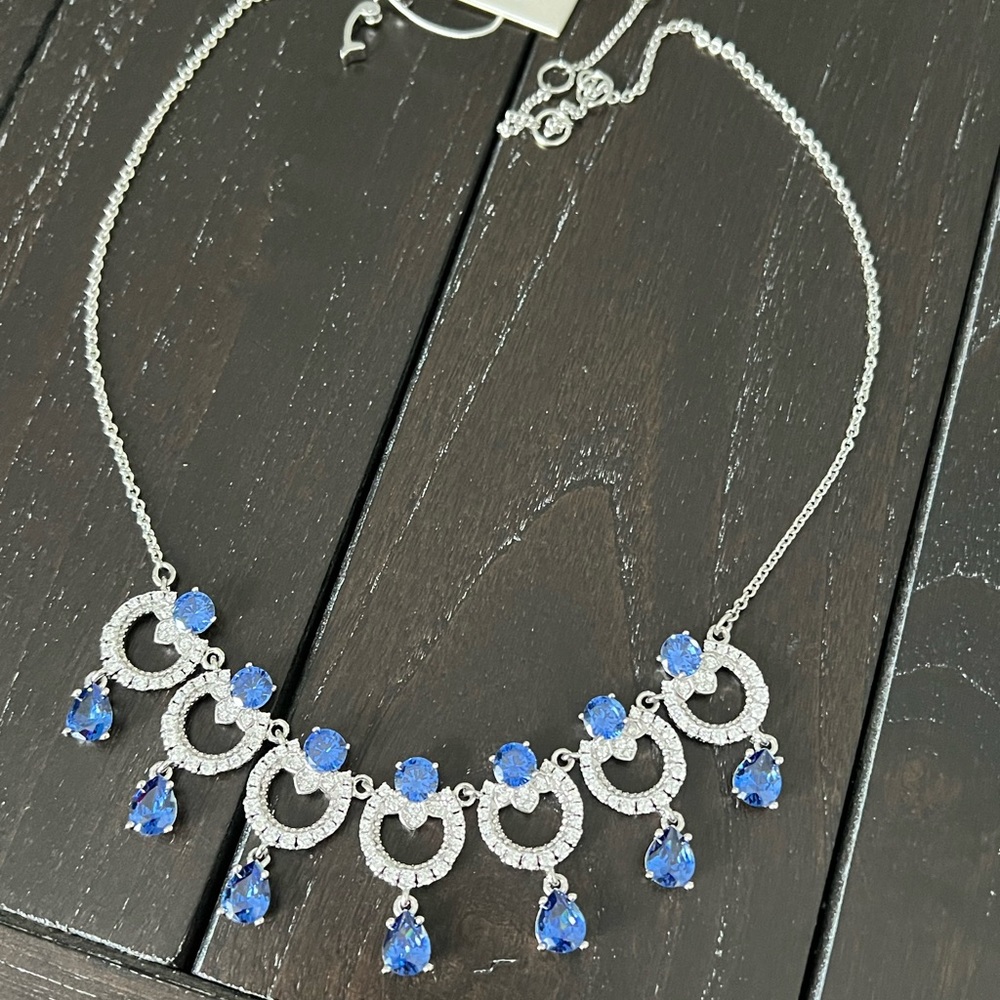 Marchesa Jewelry Set - Picture 9 of 10